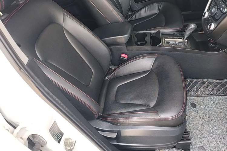 Used Bestune X80 2015 2.0L Automatic Comfort Anniversary Edition Right Front Seat