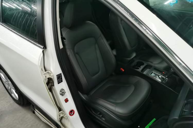 Used Bestune X80 2015 2.0L automatic luxury version Right Front Seat