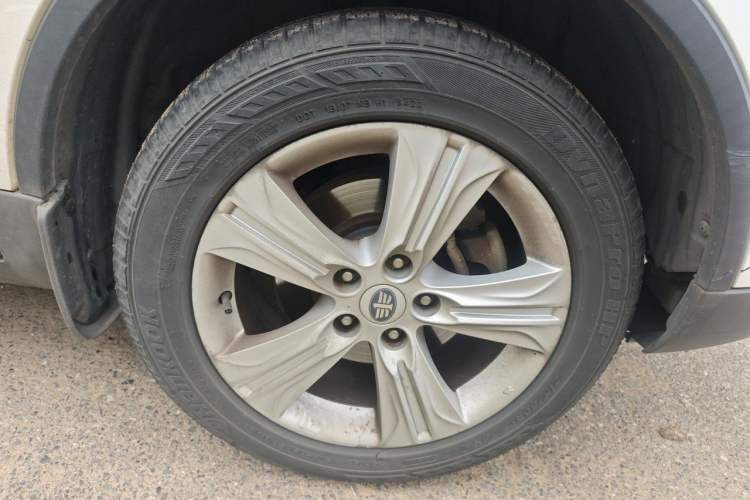 Used Bestune X80 2015 2.0L Automatic Comfort Anniversary Edition Right Front Wheel Hub
