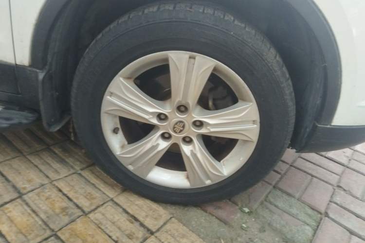 Used Bestune X80 2015 2.0L automatic luxury version Right Front Wheel Hub