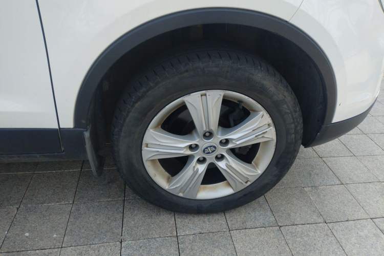 Used Bestune X80 2015 2.0L Automatic Comfort Anniversary Edition Right Front Wheel Hub