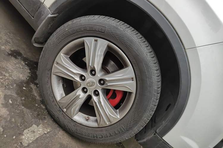 Used Bestune X80 2015 1.8T Automatic Sport Model Right Front Wheel Hub