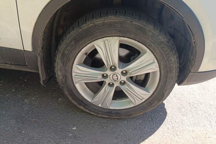 Used Bestune X80 2015 1.8T Automatic Luxury Model Right Front Wheel Hub
