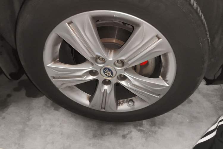 Used Bestune X80 2015 1.8T Automatic Luxury Model Right Front Wheel Hub