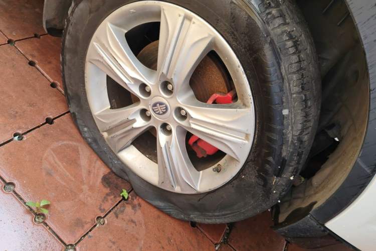 Used Bestune X80 2015 1.8T Automatic Sport Model Right Front Wheel Hub