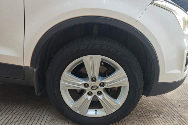 Used Bestune X80 2015 2.0L automatic luxury version Right Front Wheel Hub