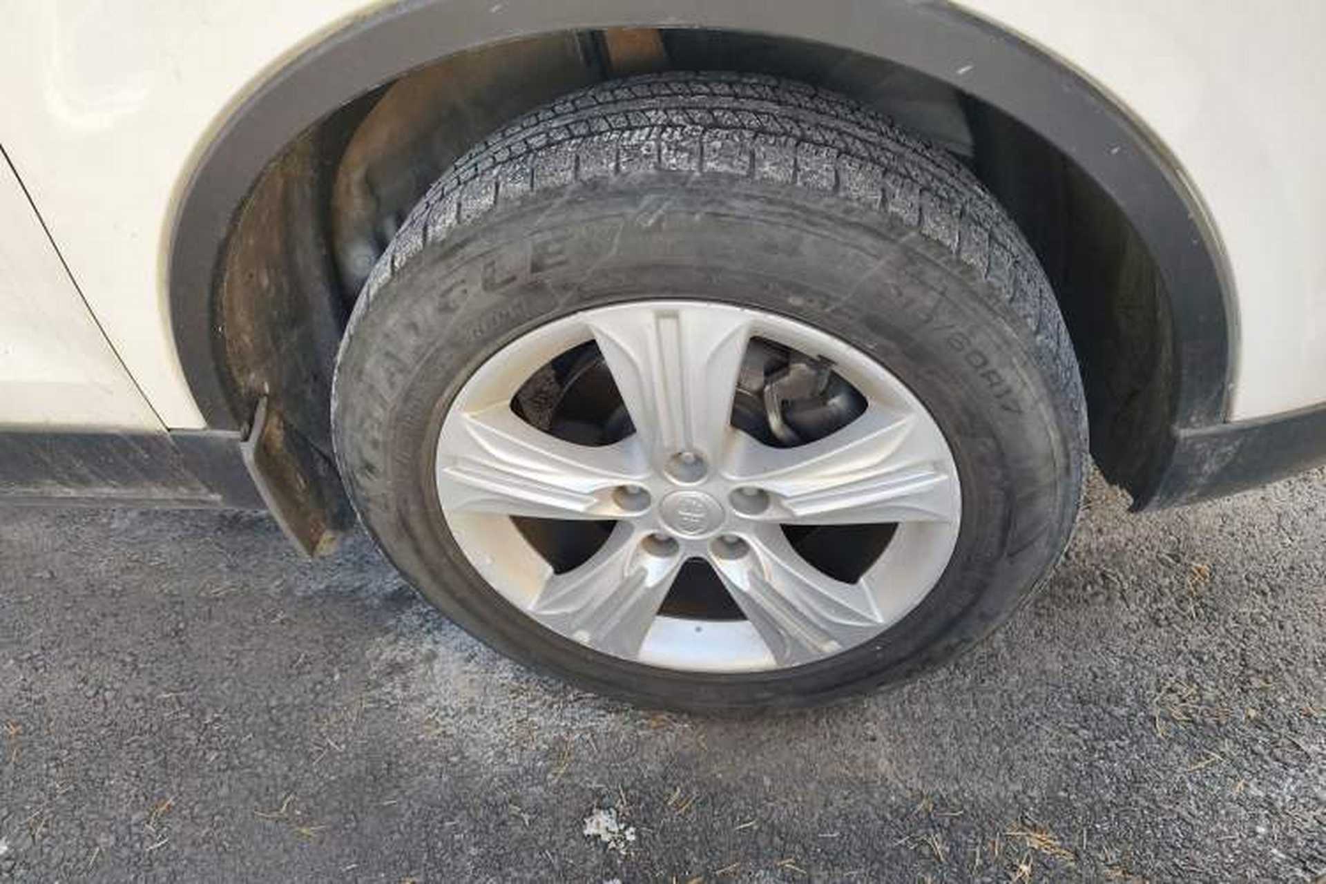 Used Bestune X80 2015 2.0L automatic luxury version Right Front Wheel Hub