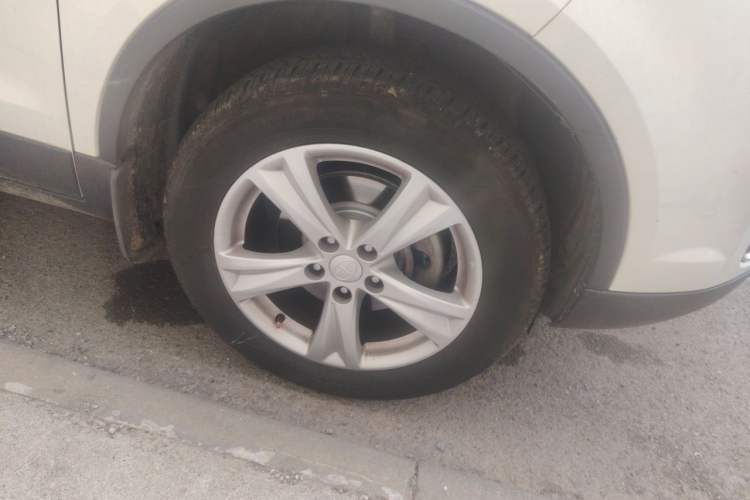Used Bestune X80 2015 2.0L automatic luxury version Right Front Wheel Hub