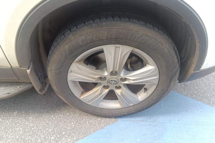 Used Bestune X80 2015 2.0L automatic luxury version Right Front Wheel Hub