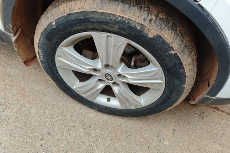 Used Bestune X80 2015 1.8T Automatic Luxury Model Right Front Wheel Hub