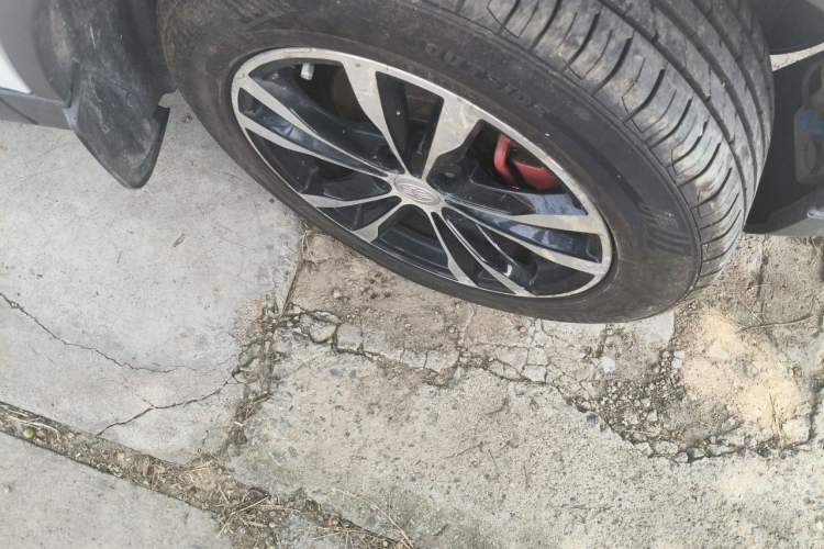 Used Bestune X80 2015 1.8T Automatic Sport Model Right Front Wheel Hub