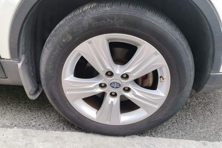 Used Bestune X80 2015 2.0L Automatic Comfort Anniversary Edition Right Front Wheel Hub