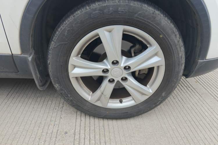 Used Bestune X80 2015 2.0L automatic comfort version Right Front Wheel Hub