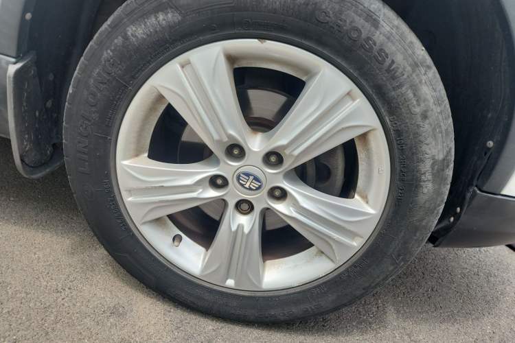 Used Bestune X80 2015 2.0L automatic luxury version Right Front Wheel Hub