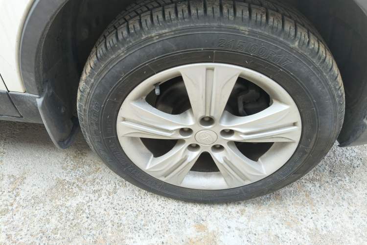 Used Bestune X80 2015 2.0L Automatic Comfort Anniversary Edition Right Front Wheel Hub