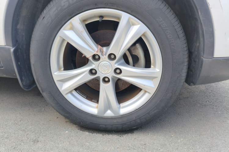 Used Bestune X80 2015 2.0L automatic luxury version Right Front Wheel Hub