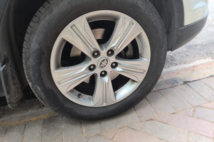 Used Bestune X80 2015 1.8T Automatic Luxury Model Right Front Wheel Hub