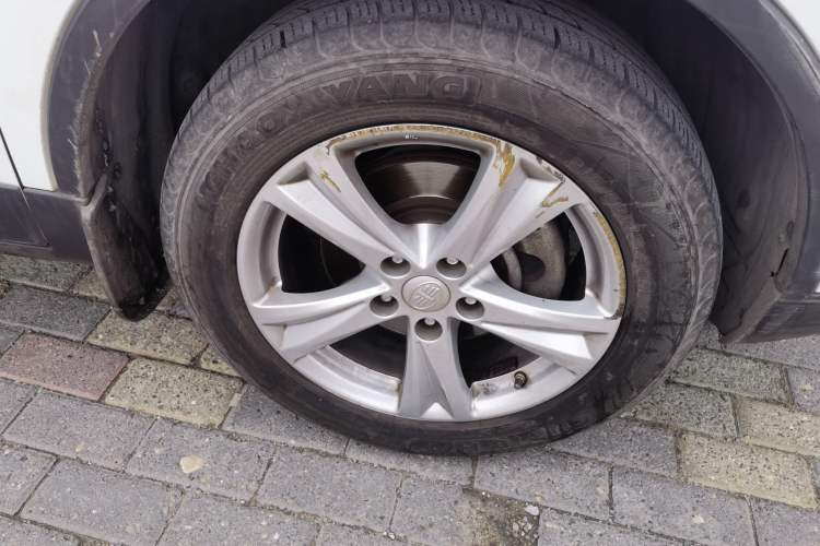 Used Bestune X80 2015 2.0L automatic comfort version Right Front Wheel Hub