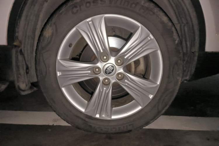 Used Bestune X80 2015 2.0L automatic luxury version Right Front Wheel Hub