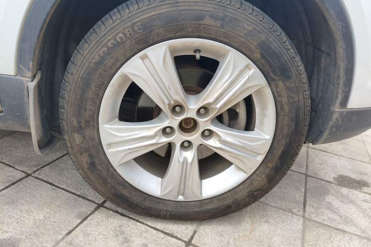 Used Bestune X80 2015 2.0L automatic comfort version Right Front Wheel Hub