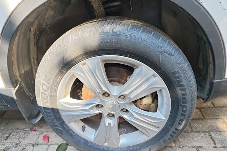 Used Bestune X80 2015 2.0L automatic comfort version Right Front Wheel Hub