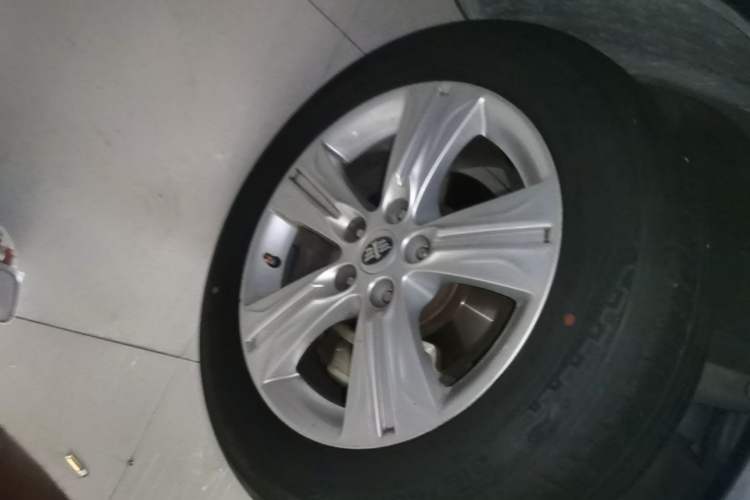 Used Bestune X80 2015 2.0L Automatic Comfort Anniversary Edition Right Front Wheel Hub