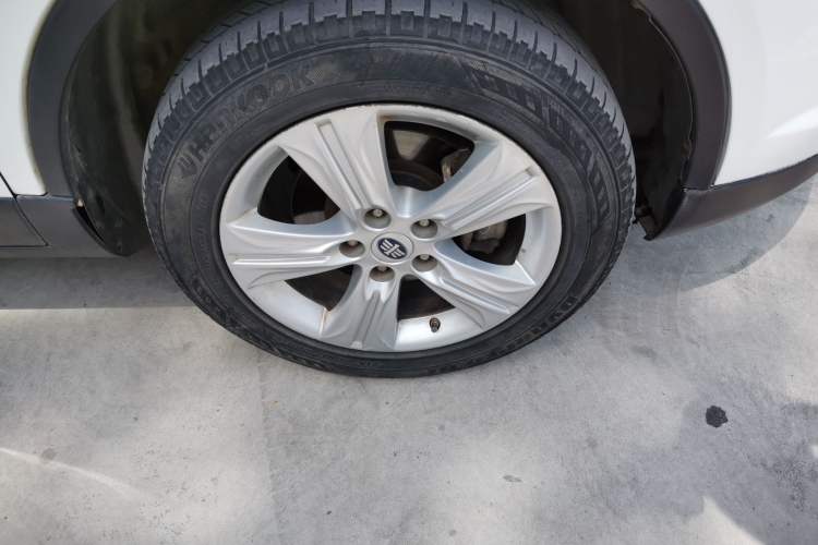 Used Bestune X80 2015 1.8T Automatic Luxury Model Right Front Wheel Hub