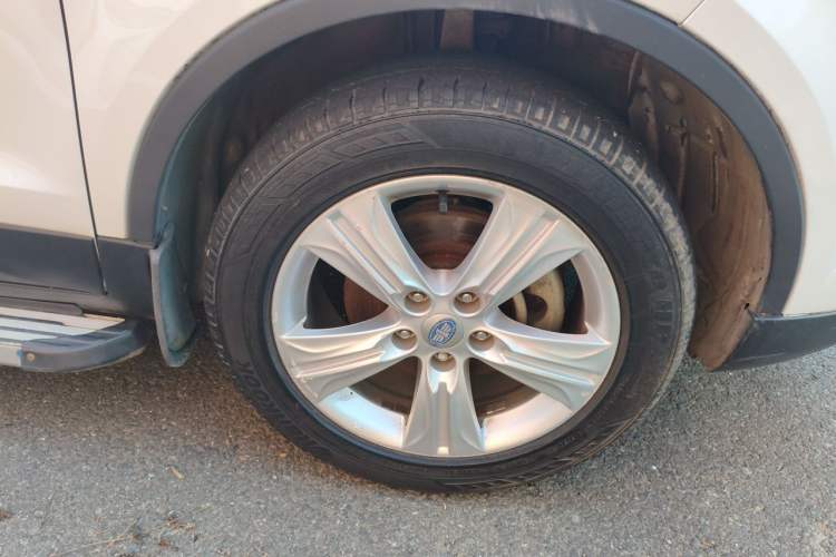 Used Bestune X80 2015 2.0L automatic comfort version Right Front Wheel Hub