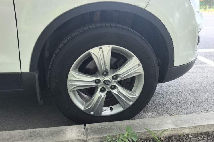 Used Bestune X80 2015 2.0L Manual Comfort 2nd Anniversary Edition Right Front Wheel Hub