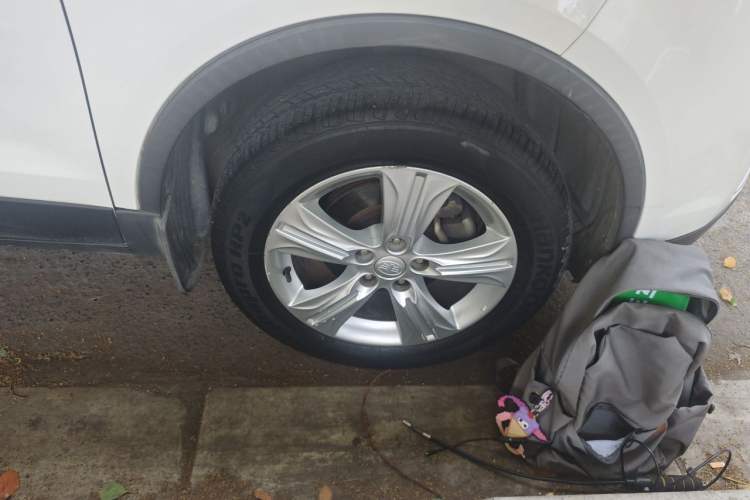 Used Bestune X80 2015 2.0L Automatic Comfort Anniversary Edition Right Front Wheel Hub