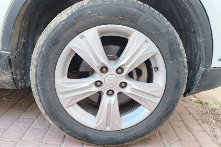 Used Bestune X80 2015 2.0L automatic luxury version Right Front Wheel Hub