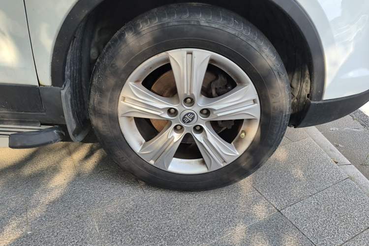 Used Bestune X80 2015 2.0L Automatic Comfort Anniversary Edition Right Front Wheel Hub