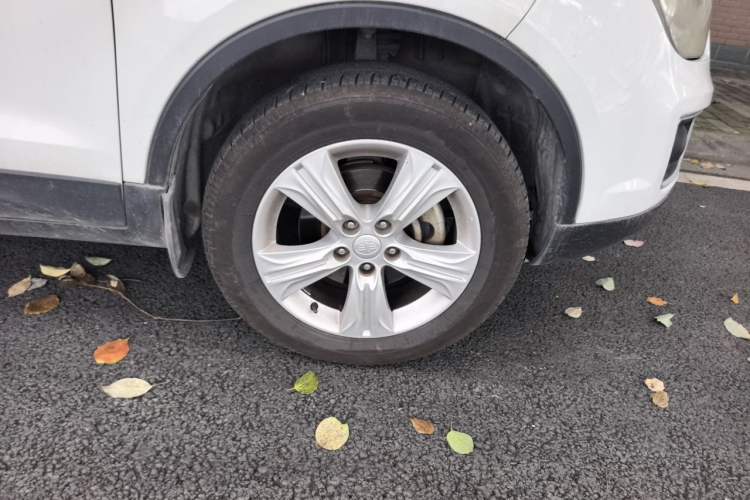 Used Bestune X80 2015 2.0L Automatic Comfort Anniversary Edition Right Front Wheel Hub