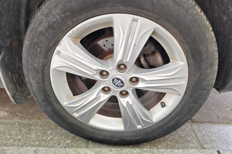Used Bestune X80 2015 1.8T Automatic Luxury Model Right Front Wheel Hub