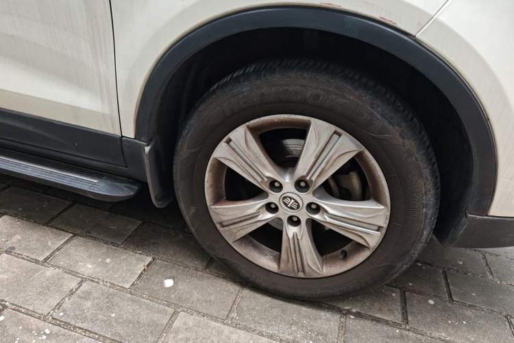 Used Bestune X80 2015 1.8T Automatic Luxury Model Right Front Wheel Hub