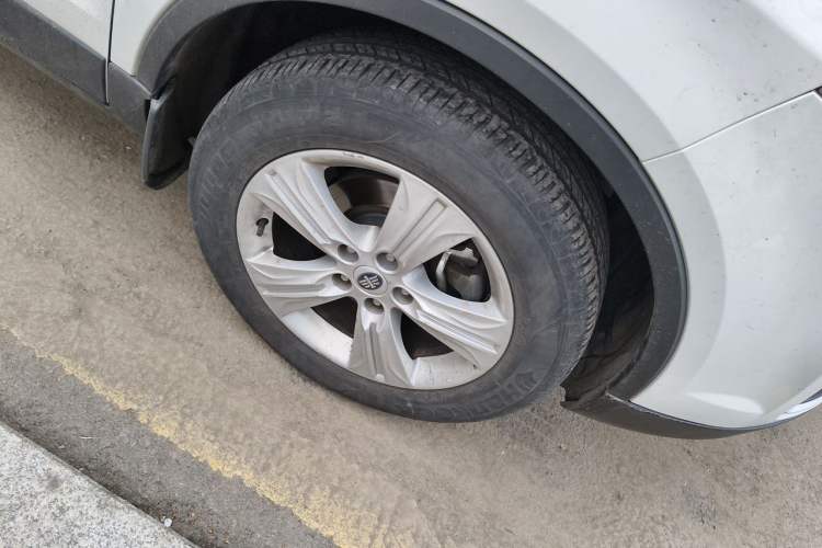 Used Bestune X80 2015 2.0L automatic luxury version Right Front Wheel Hub