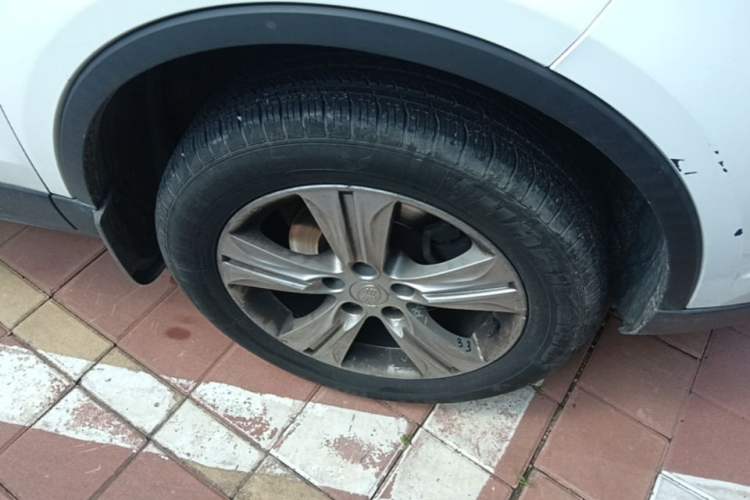 Used Bestune X80 2015 2.0L automatic comfort version Right Front Wheel Hub