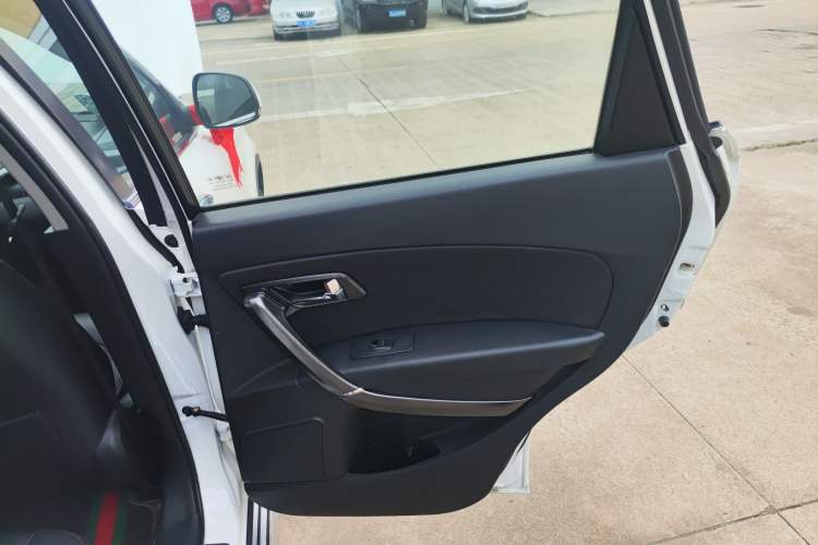 Used Bestune X80 2015 2.0L automatic comfort version Right Rear Door Interior