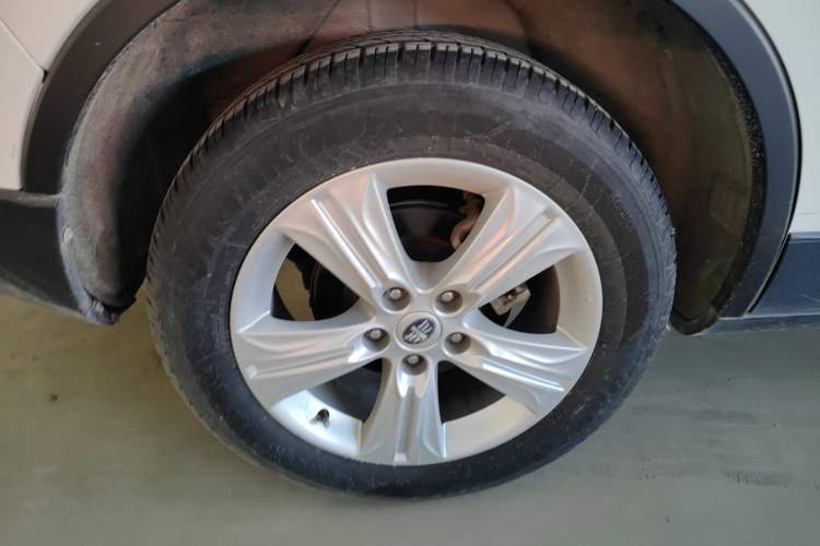 Used Bestune X80 2015 2.0L automatic comfort version Right Rear Wheel Hub