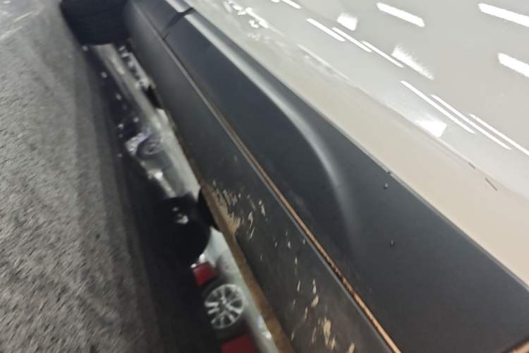 Used Bestune X80 2015 1.8T Automatic Sport Model Right Side Sill