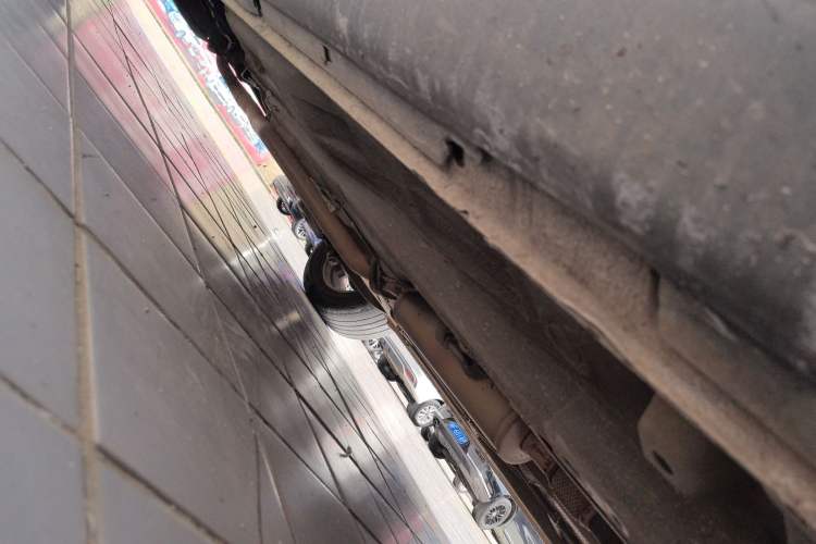 Used Bestune X80 2015 2.0L Automatic Comfort Anniversary Edition Right Side Sill