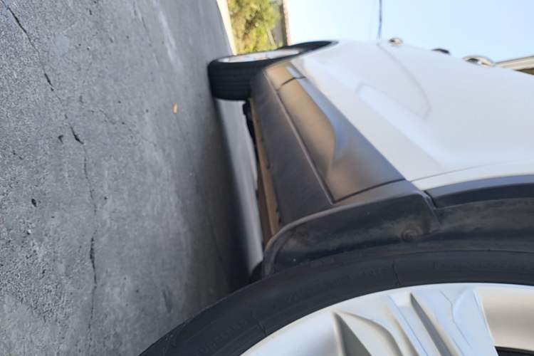 Used Bestune X80 2015 2.0L Automatic Comfort Anniversary Edition Right Side Sill