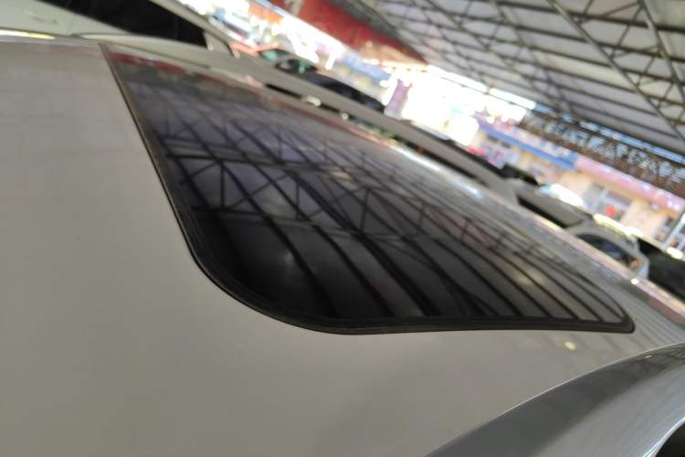 Used Bestune X80 2015 2.0L automatic comfort version Roof