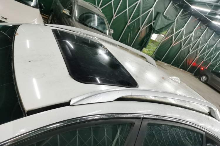 Used Bestune X80 2015 2.0L automatic luxury version Roof