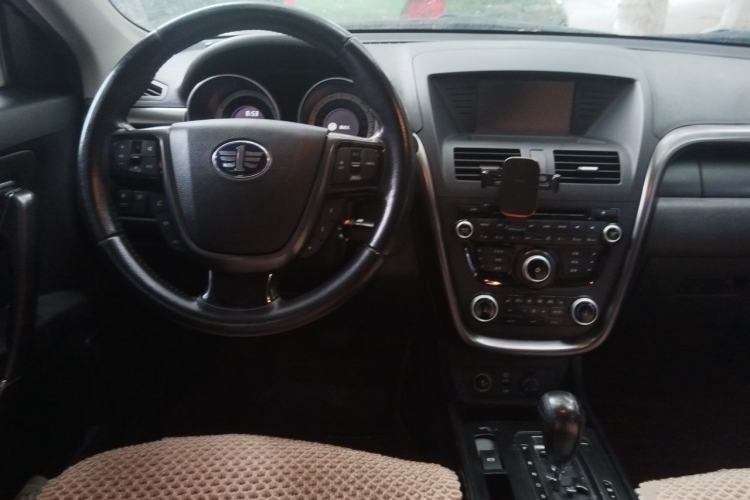 Used Bestune X80 2015 2.0L automatic luxury version Steering Wheel