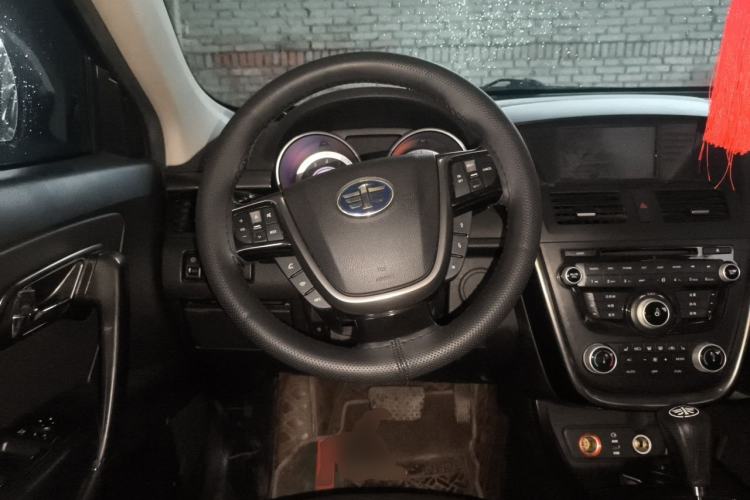 Used Bestune X80 2015 2.0L automatic luxury version Steering Wheel