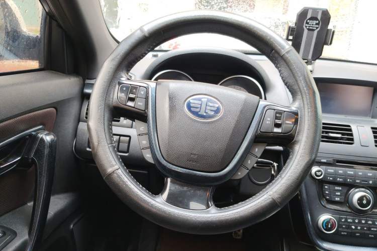Used Bestune X80 2015 1.8T Automatic Sport Model Steering Wheel