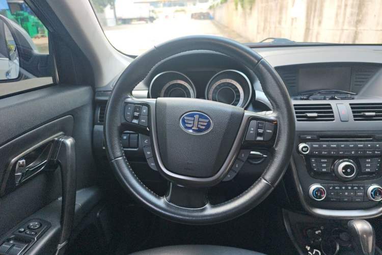 Used Bestune X80 2015 2.0L automatic luxury version Steering Wheel