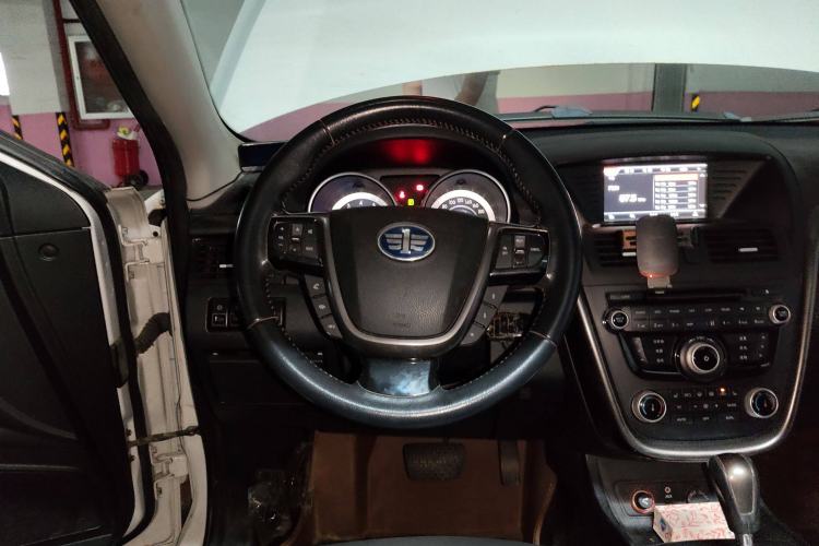 Used Bestune X80 2015 1.8T Automatic Luxury Model Steering Wheel