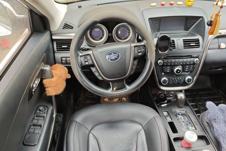 Used Bestune X80 2015 1.8T Automatic Luxury Model Steering Wheel